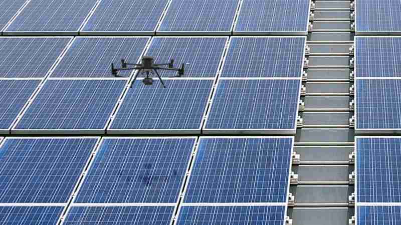 银河集团以无人机搭配IR Sensor热显像技术进行全方面模块健检，，，，有效降低人力成本并提升发电量