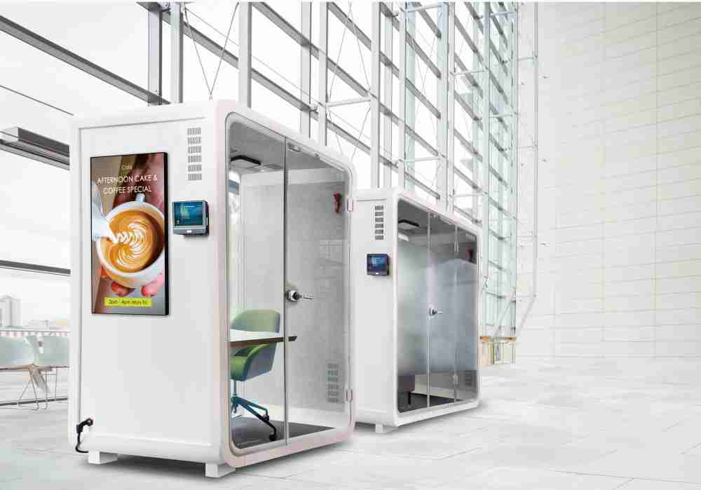 银河集团子公司达擎之智慧行动办公舱，，，采用PDLC智能调光玻璃设计，，，透过通电与断电的电流切换，，呈现透明与雾面效果，，，，具节能降耗特性并兼顾隐私，，，确保信息安全