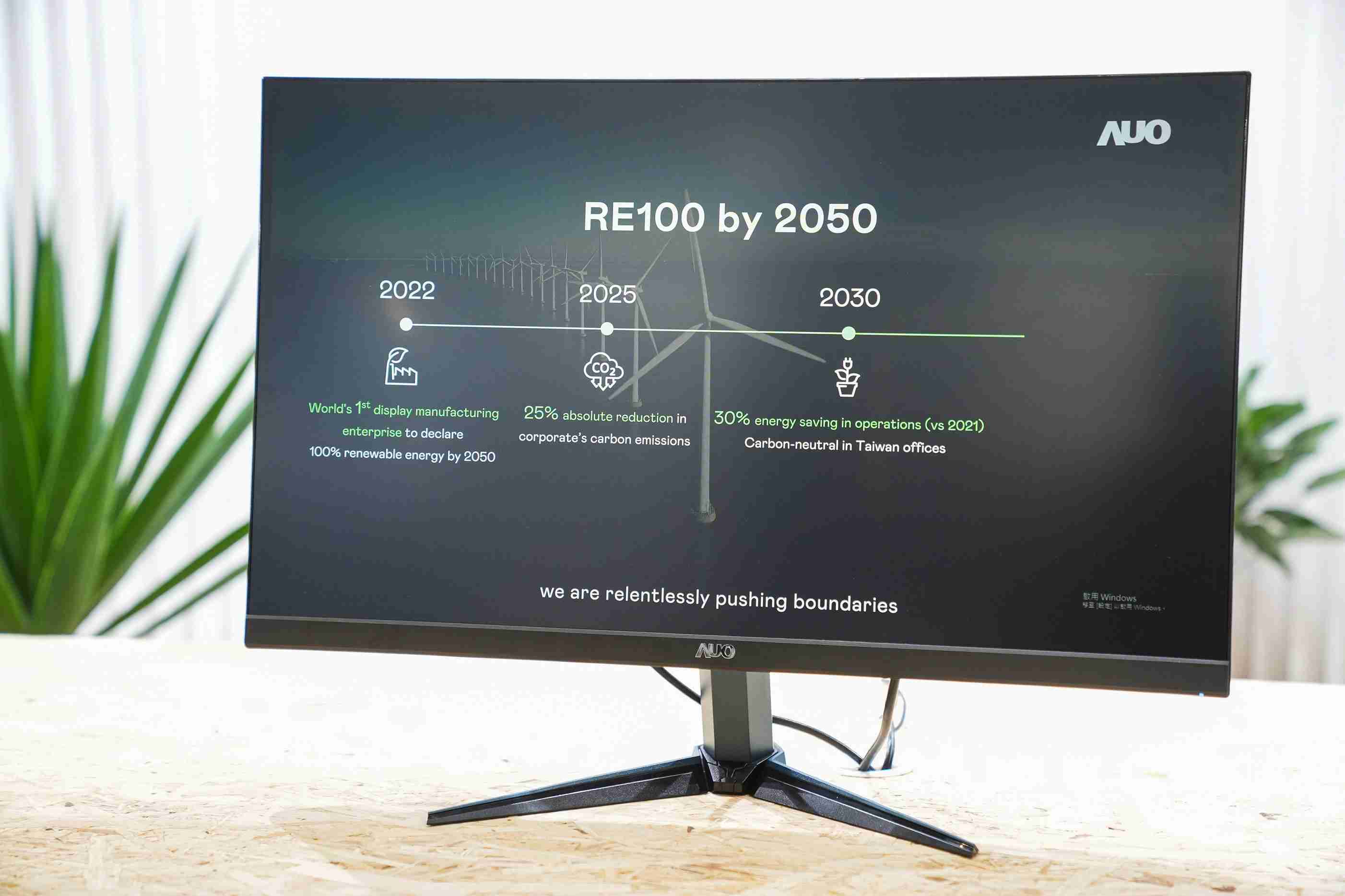 银河集团关注产品生命周期各阶段的永续性，，，携手客户、、、供货商实践永续原物料，，，，积极将再生原物料导入绿色产品，，，，在DJSI永续原物料项目获得同产业最高分